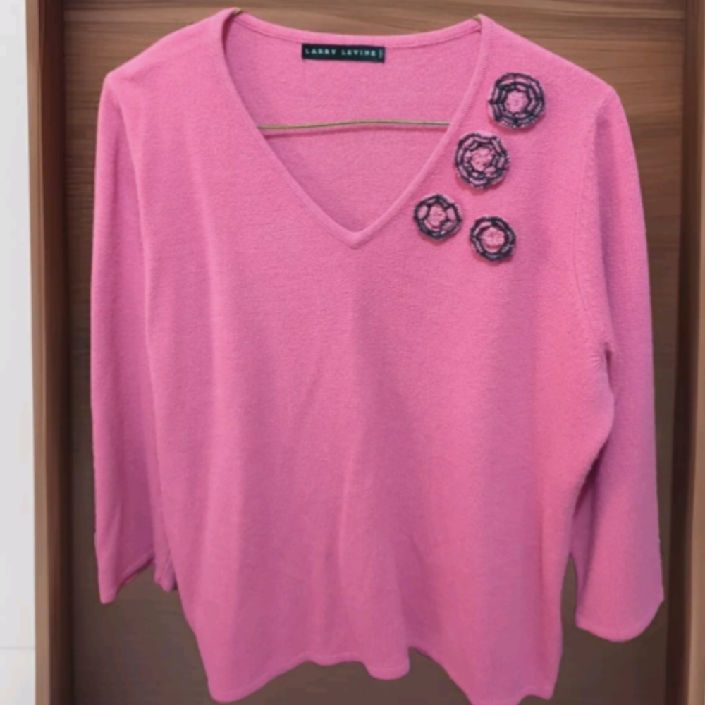Elegant Larry Devine V-Neck Sweater Women`s Dark Pink 3/4 Sleeves Size Large EUC